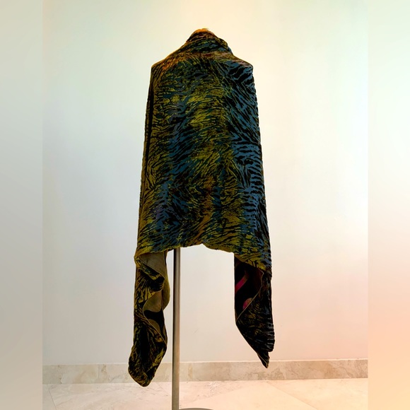 Dramatic Burnt Velvet Double Faced Wrap - Picture 2 of 9